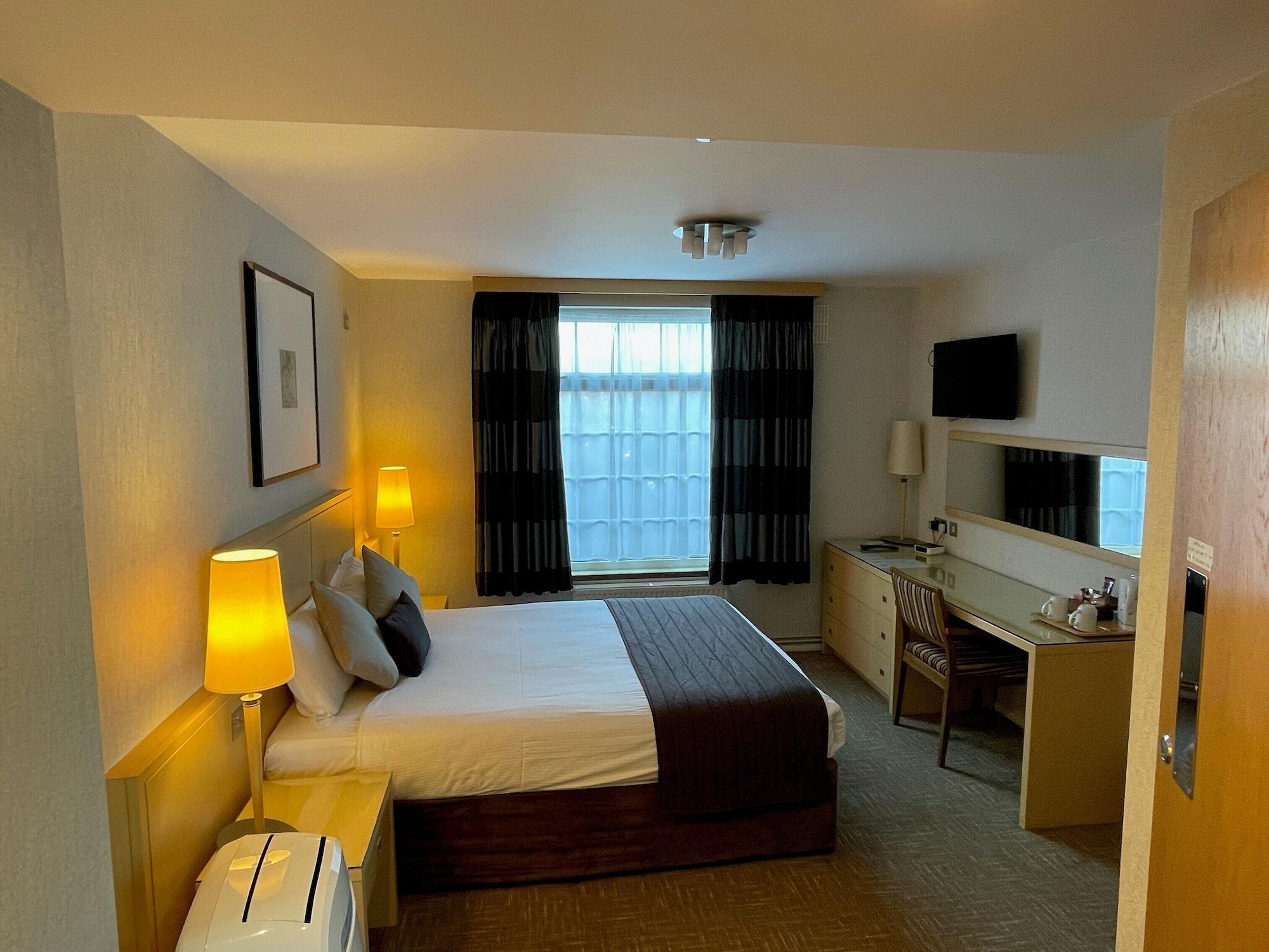 Best Western Homestead Court Hotel Welwyn Garden City Exterior foto